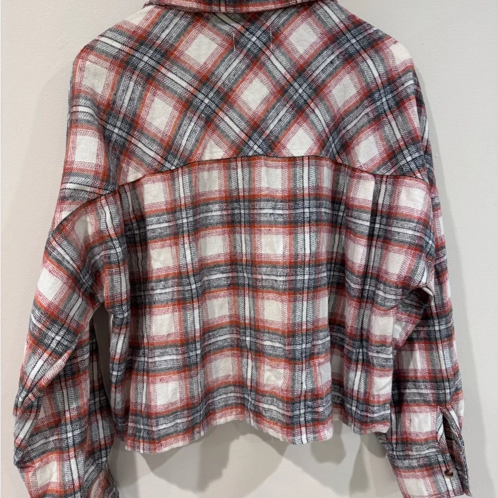 Cropped Plaid Button-Up Flannel — Ci Sono (Size XL) - Picture 3 of 4
